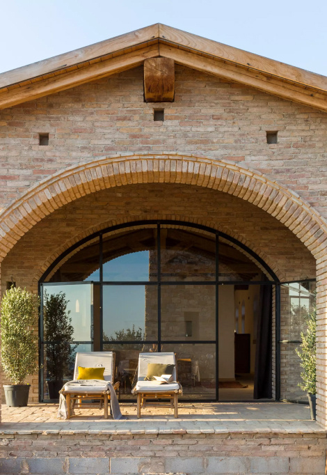 Image showcasing Discover Italy's Luxury Off-the-Grid Homes: Villas and Activities
